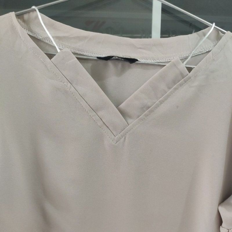 Áo kiểu be tay thêu pass