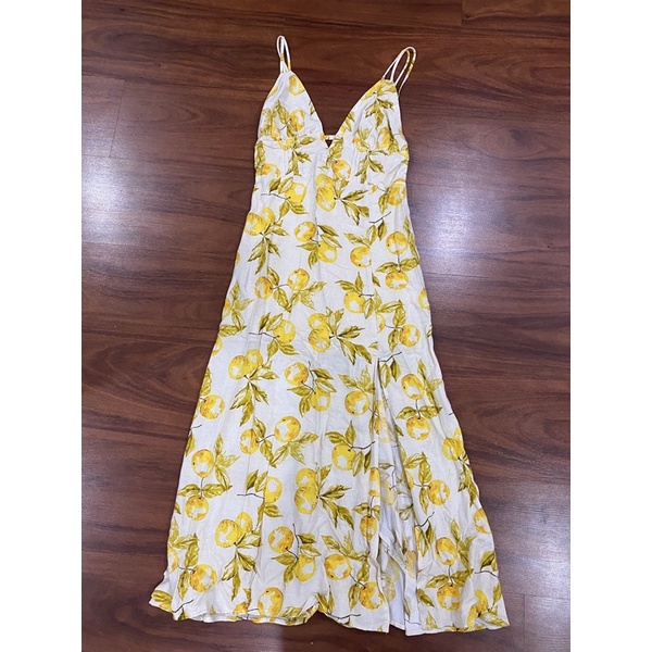 Đầm midi Urban Outfitters có ảnh thật khách mặc