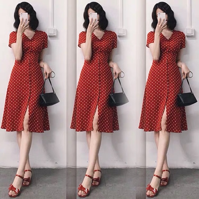 Váy chấm bi đỏ