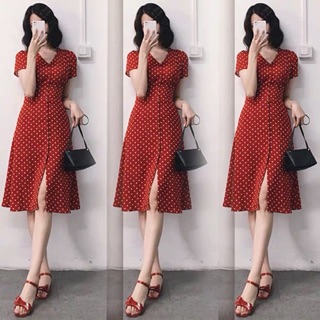 Váy chấm bi đỏ