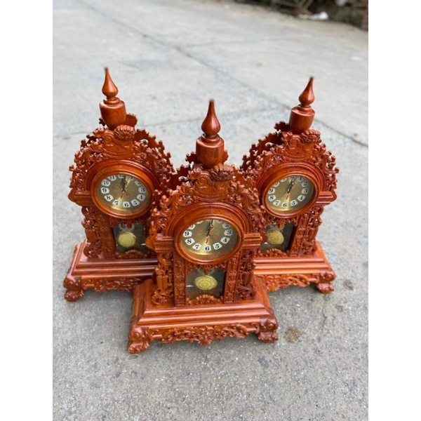 Đồng hồ để bàn gỗ hương đá kích thước cao 81 cm ngang 48 cm sâu 20 cm.