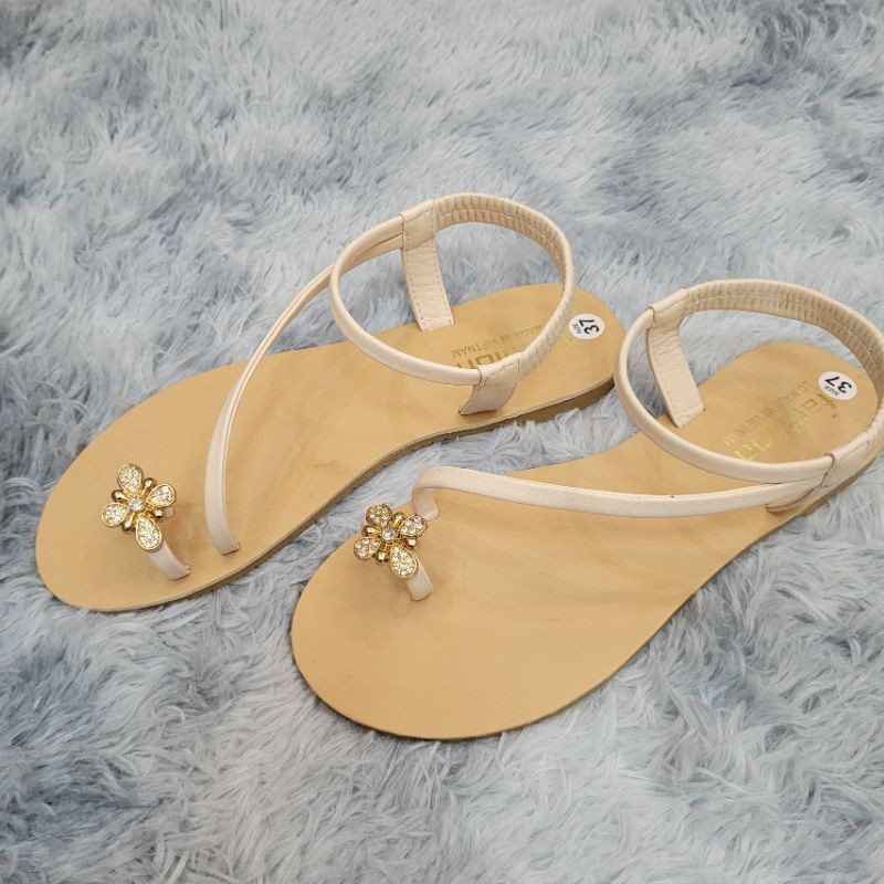 Dép sandal xỏ ngón đính đá