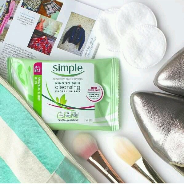 Khăn Giấy Ướt Tẩy Trang Simple Cleansing Facial Wipes (25 miếng/gói)