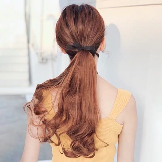 Tóc cột xoăn nhẹ đuôi dễ thương