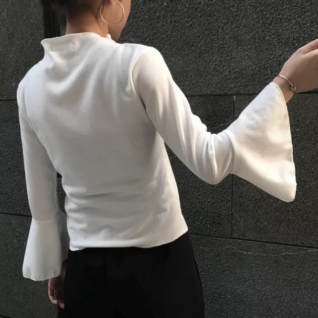 (Sẵn L) Aó thun ulzzang, áo tay loe 2 màu trơn trắng đen kiểu Hàn quốc | BigBuy360 - bigbuy360.vn