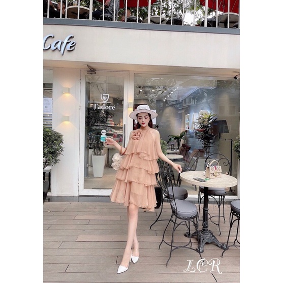 Váy lụa cổ yếm có hoa