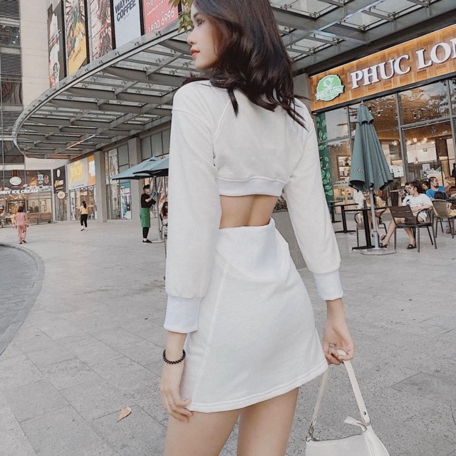 Váy trắng dài tay cut out
