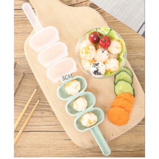Dụng cụ làm cơm nắm cho em bé