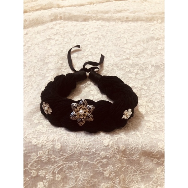 Mấn đeo cùng hanbok