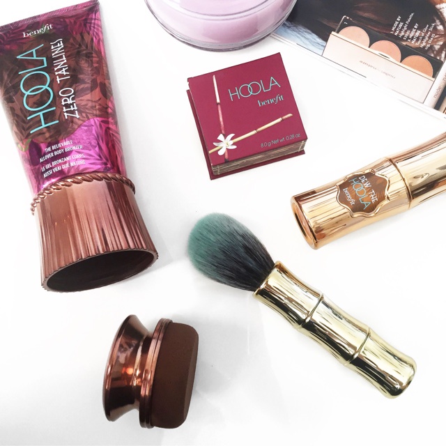 Cọ Đánh Khối Hoola Bronzing &amp; Contouring Brush