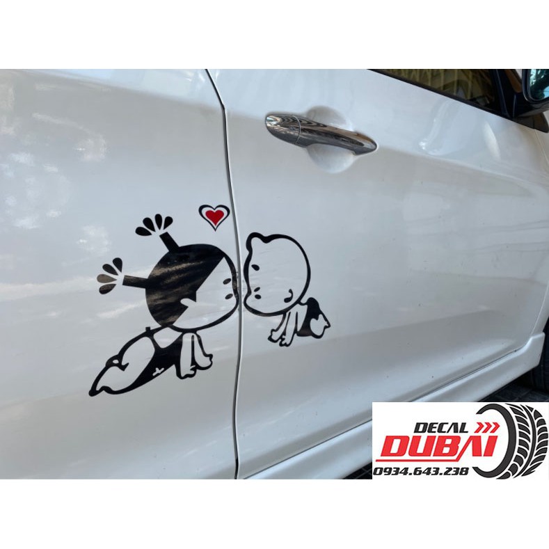 Decal Tem Dán Cánh Cửa Ô Tô 2 Em Bé Dễ Thương