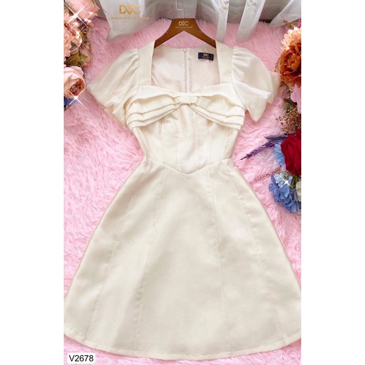 V2678 váy tay bồng màu kem