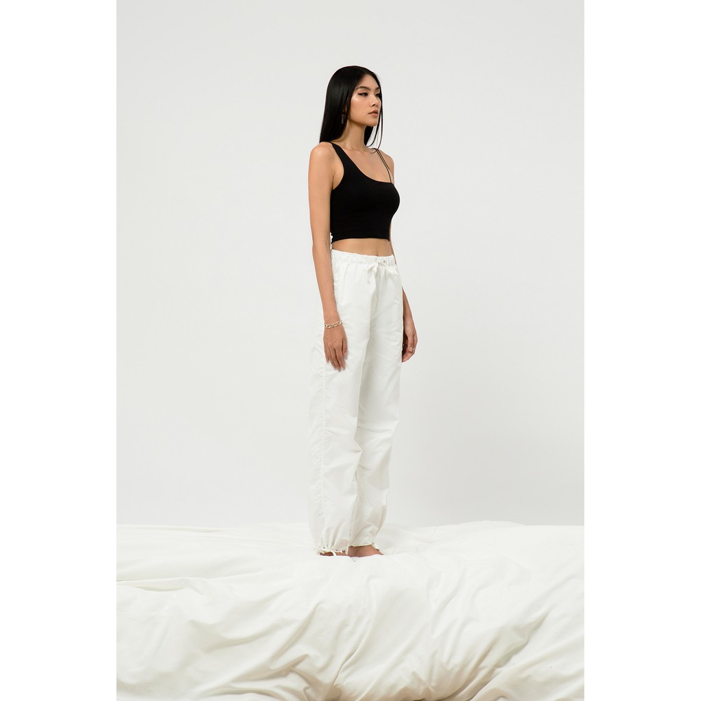 Áo croptop hở vai rút dây BLMDE
