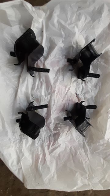 Bộ 4 chân cao su chống rung máy phát điện 3w