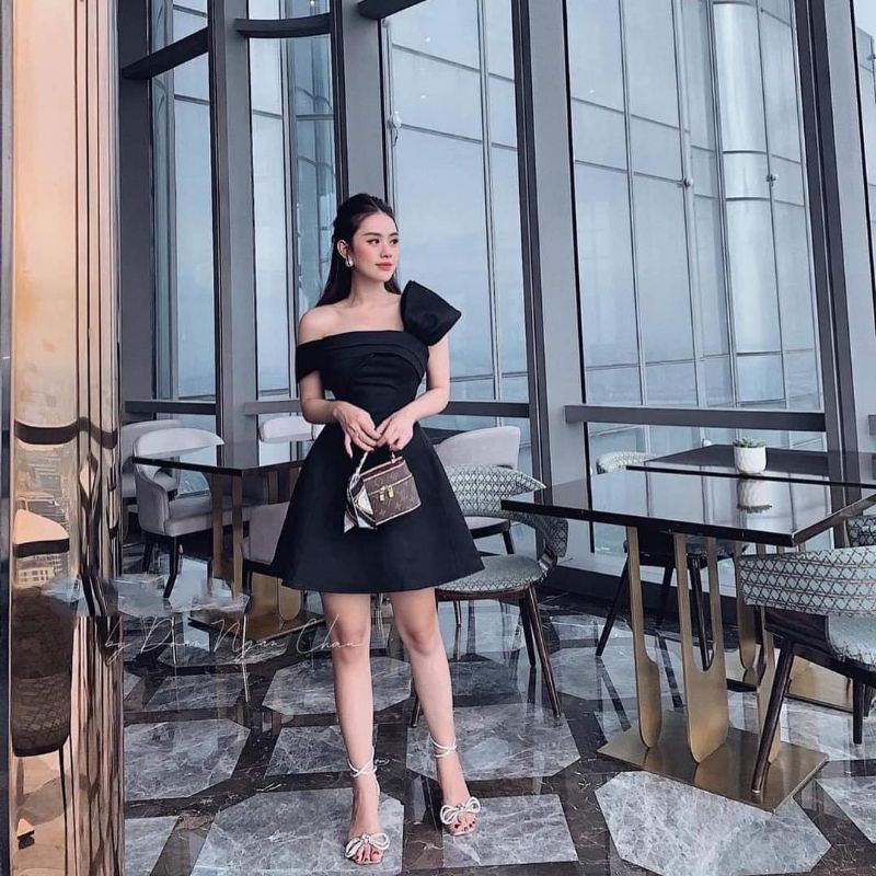 ĐẦM ĐEN TRỄ VAI NƠ XẾP