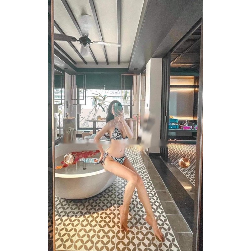 Bikini tam giác sọc vằn