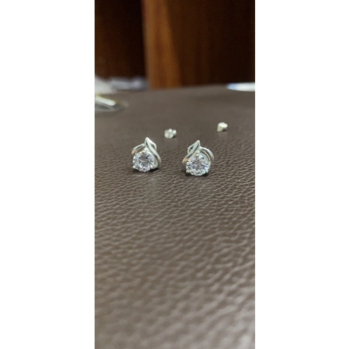 Khuyên tai nụ hoa lá ôm đá bạc thật NGỌC MẬU