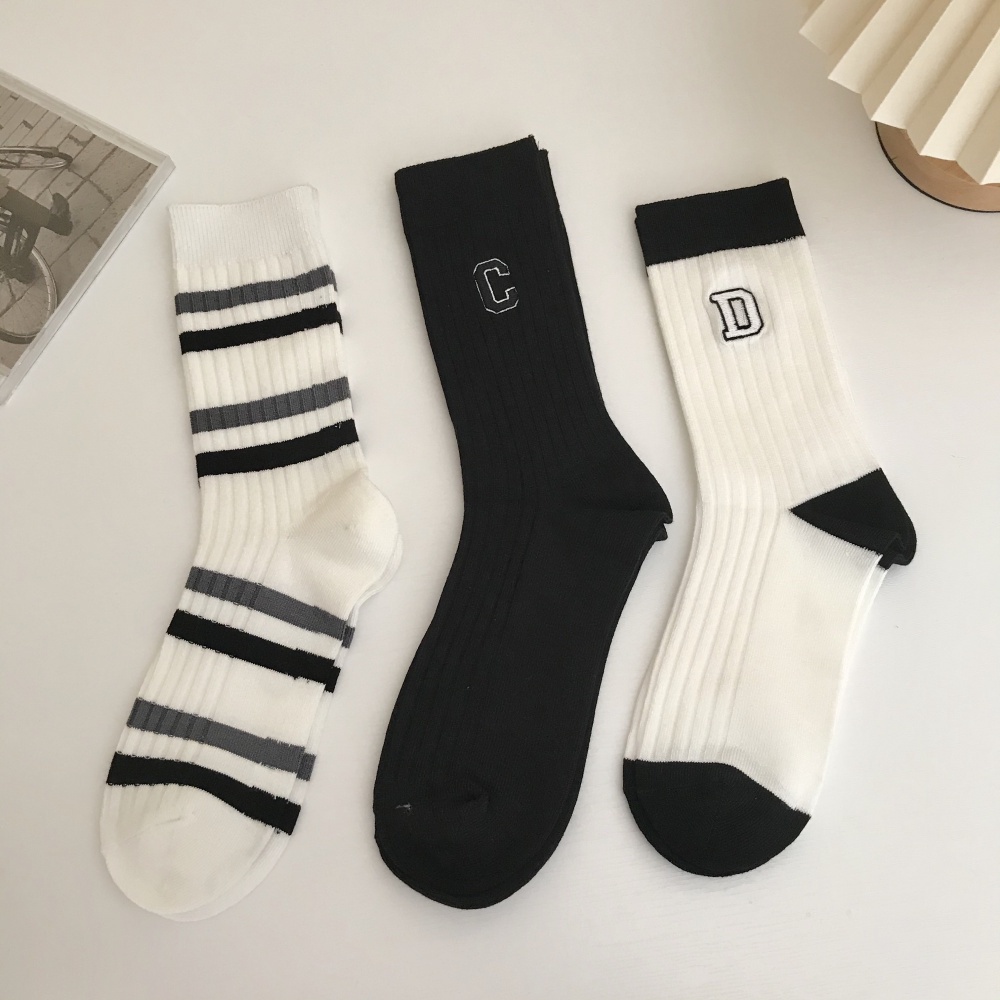 Vớ Thể Thao Cổ Vừa Thêu Họa Tiết Kẻ Sọc Thời Trang