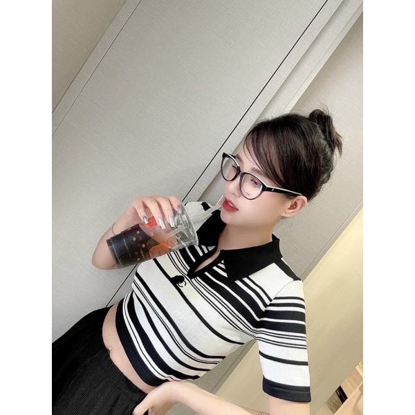 ÁO LEN KẺ CROPTOP CỔ ĐỨC MS10000