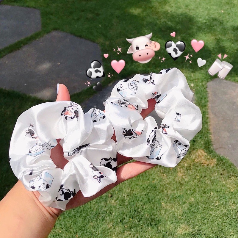 Bán kiếm 5 sao . Dây cột tóc vải scrunchies bò sữa.