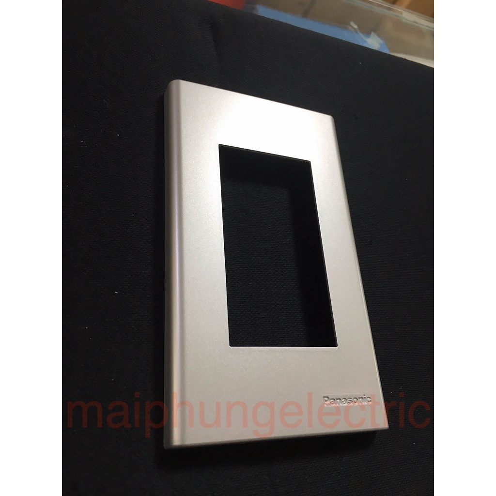 Công tắc, ổ cắm, mặt CB tép, mặt 2,3,6 màu bạc ánh kim Panasonic Thailand Wide Series