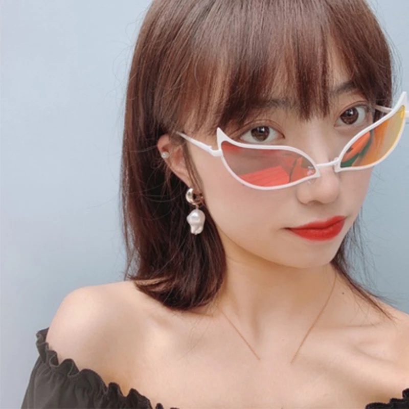 Kính râm hóa trang nhân vật trong phim hoạt hình One Piece