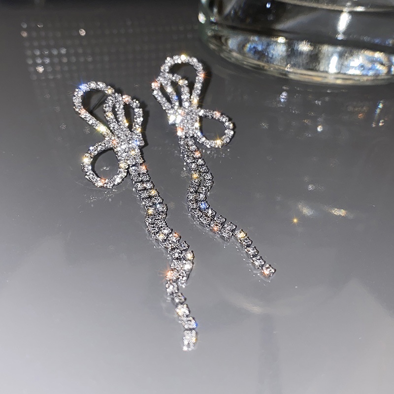 Khuyên tiệc nơ đá nghiêng tua rua sang đẹp NO325