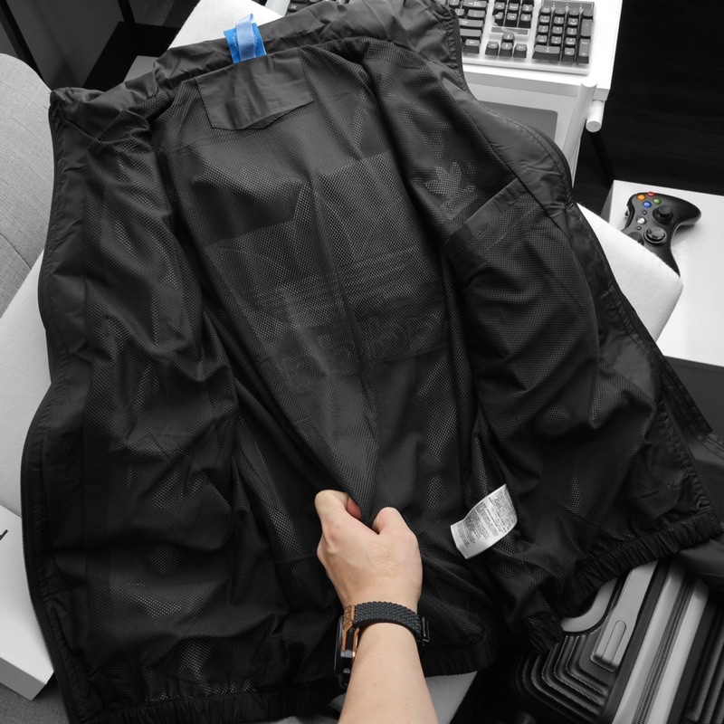 Áo khoác gió có mũ ad 2 lớp lót lưới thoáng khí