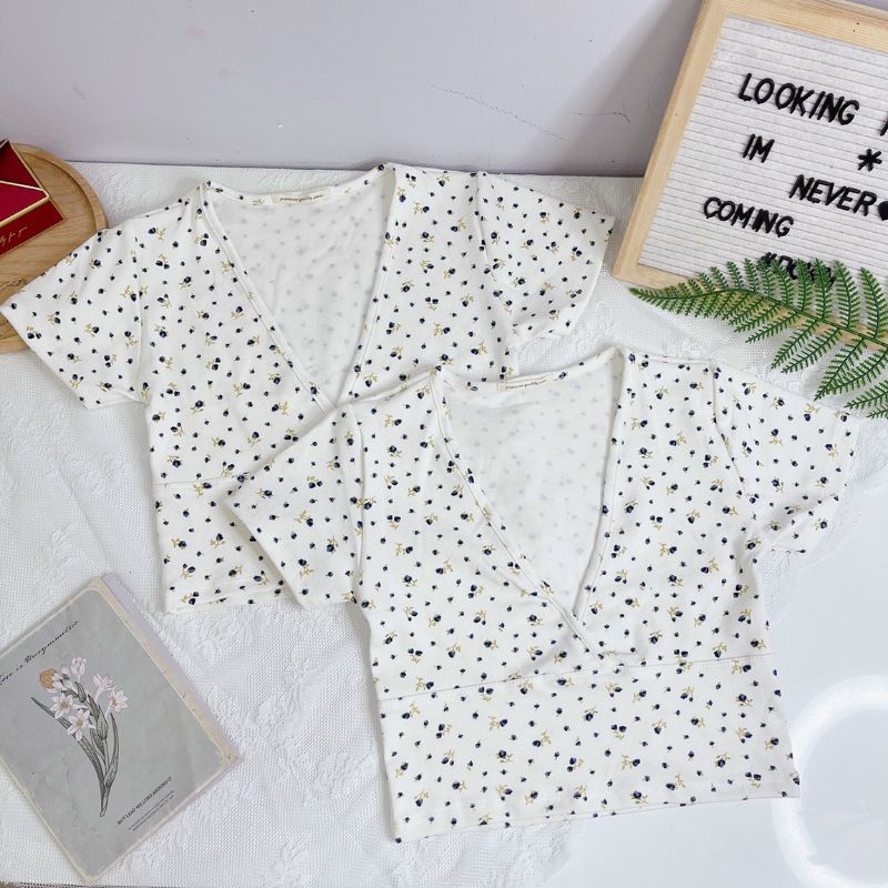 Áo kiểu đắp chéo hoa nhí | BigBuy360 - bigbuy360.vn