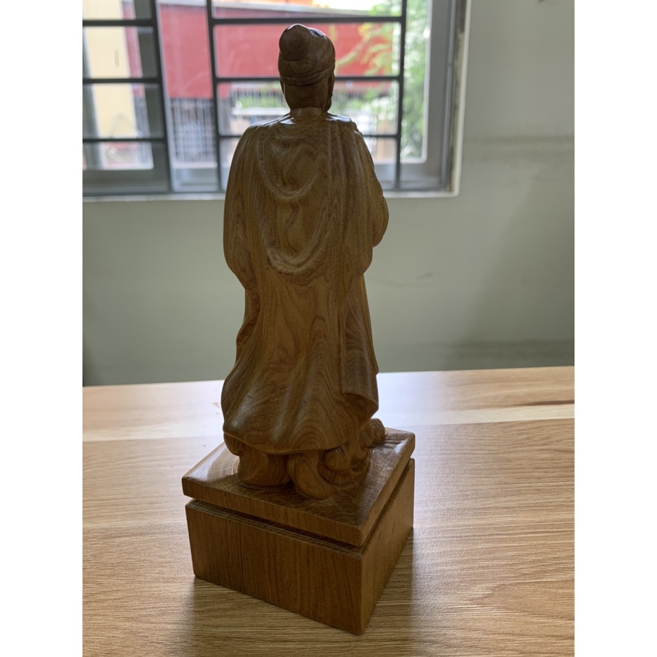 Tượng Gỗ - Tượng Hưng Đạo Đại Vương Trần Quốc Tuấn Đặt Tại Gia Đình, Nơi Làm Việc