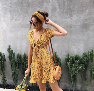 ĐẦM HOA THẮT NƠ NGỰC