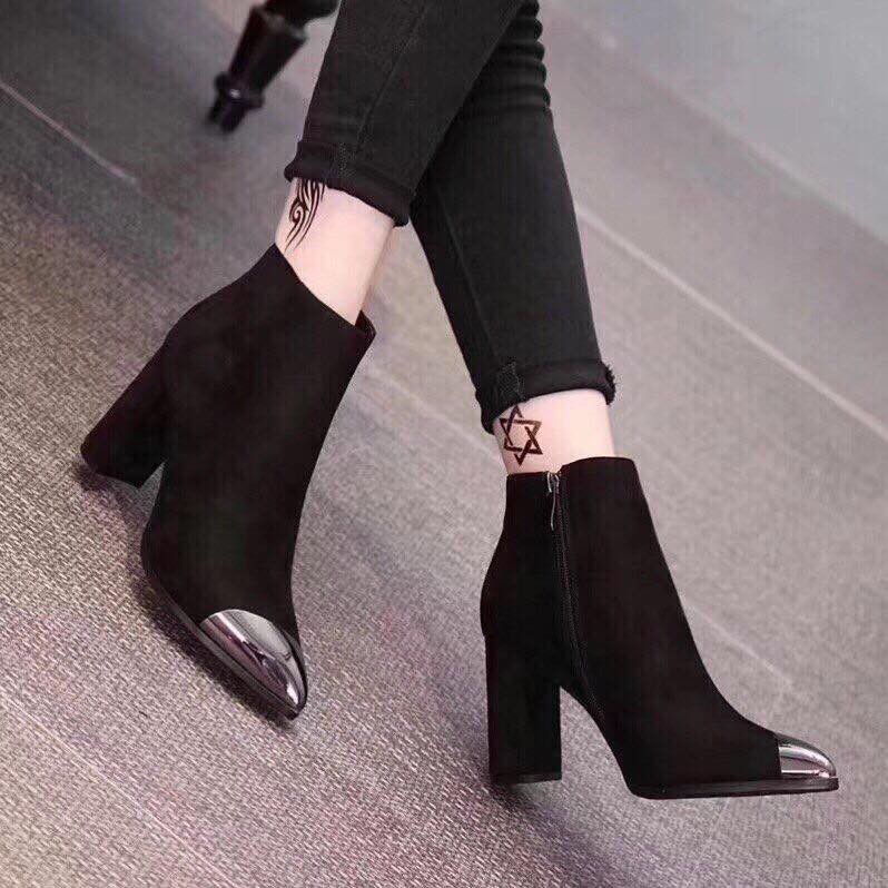 giày boot full size 35-39 chất liệu da lộn, khóa cổ lửng siêu sang. Gót 7p tôn dáng lên chân cực sang đẹp.