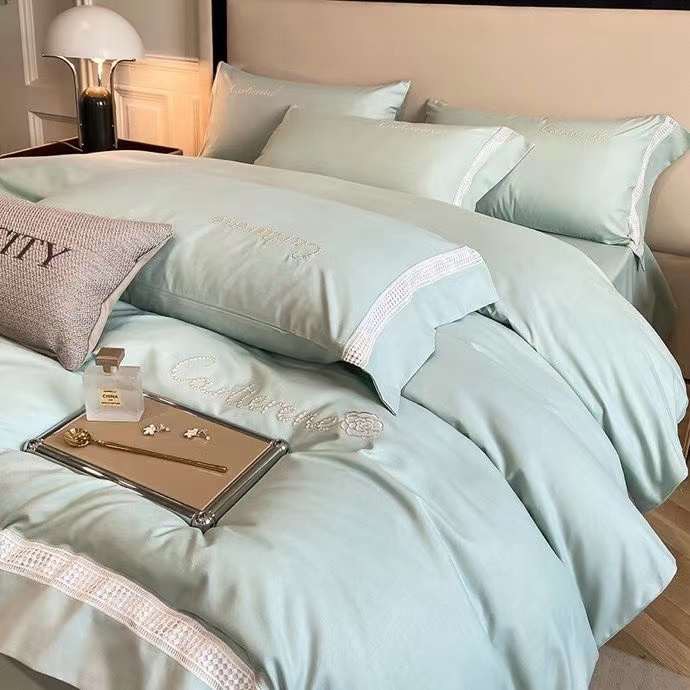 Bộ chăn ga cotton Cartiere thêu viền ren cao cấp, thoáng mát, sang trọng