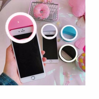 Đèn selfie hỗ trợ ánh sáng khi chụp hình
