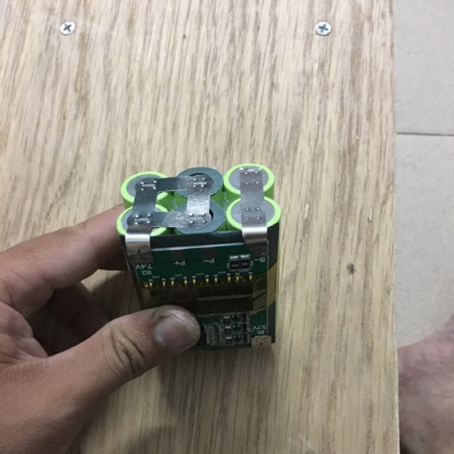 Khối Pin li-ion MỚI 6cell . Pin lion 18650 dùng cho máy bắn khoan, máy bắn vít, máy cắt, quạt... 12vol