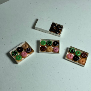 Mô hình bánh donut miniature bằng đất sét