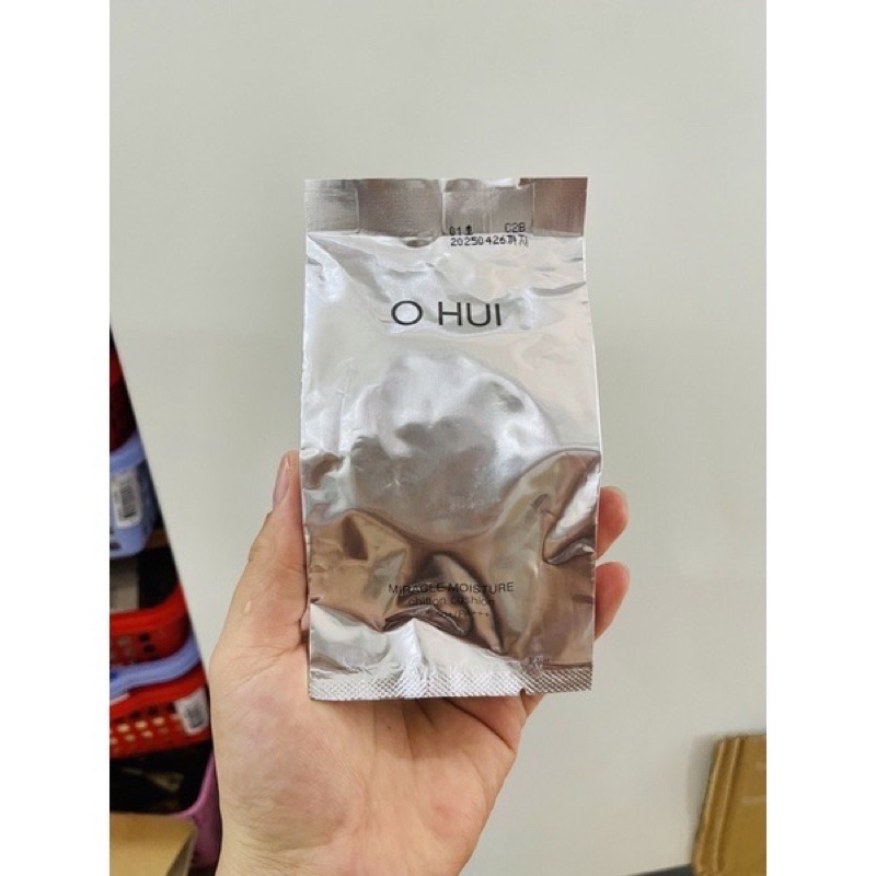 Lõi phấn nước Ohui đen che khuyết điểm, chống nắng Ultimate Cover Cushion  SPF50+/PA+++ ( tone số 1)