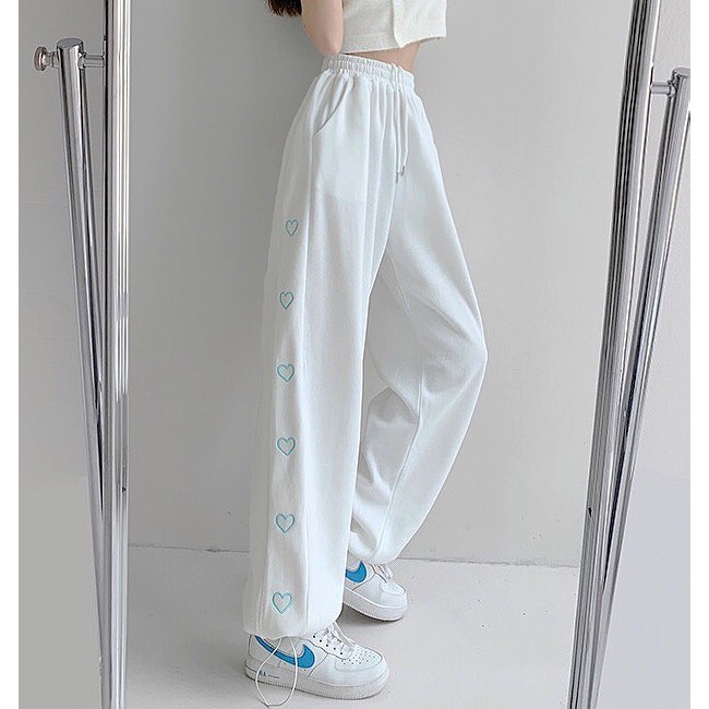 Quần nỉ jogger thêu hình trái tim unisex