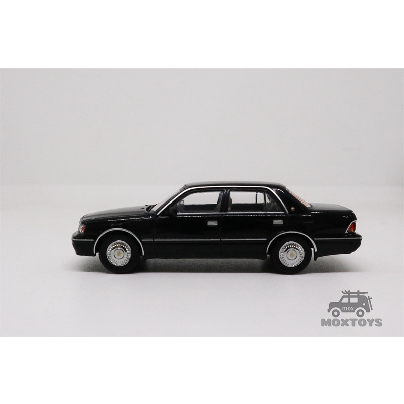 Mô Hình Xe Toyota Crown 155 RHD/Đen Tỉ Lệ 1:64