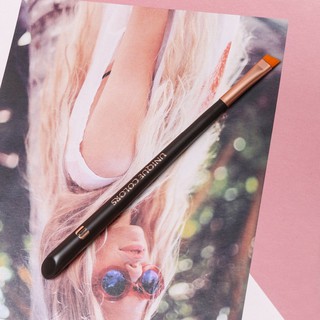 Cọ vẽ chân mày Unique Colors Angled Eyebrow Brush