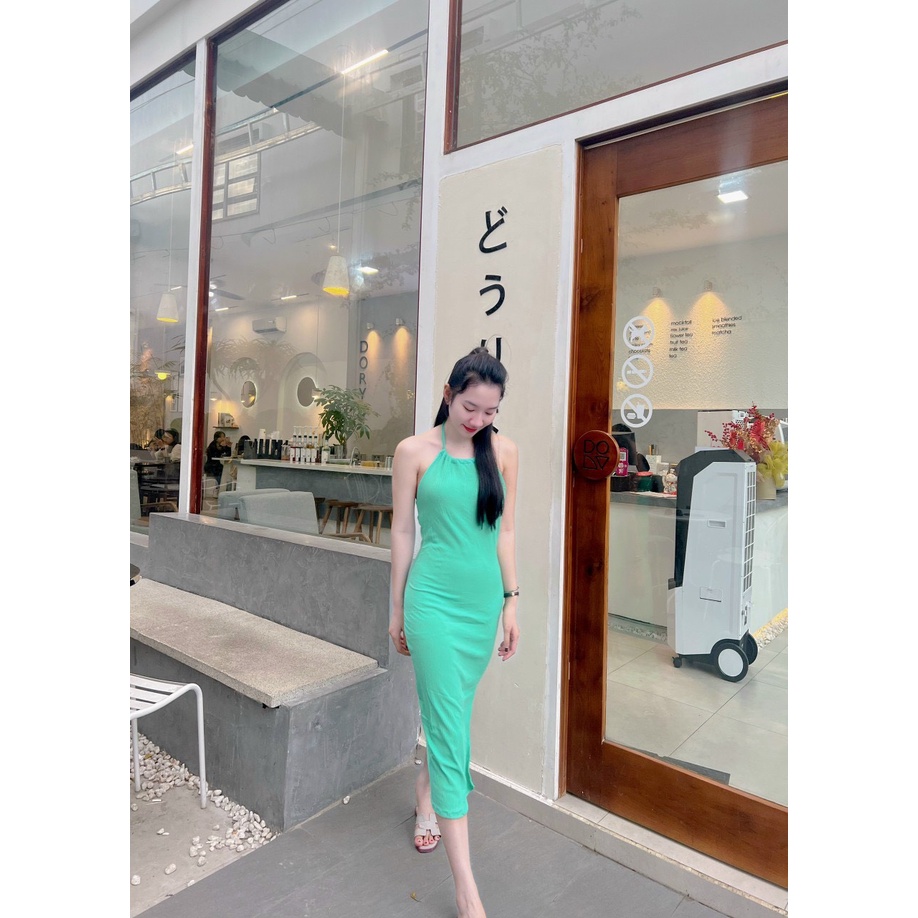 Đầm yếm hở lưng luồn dây ôm body xẻ tà dáng dài trơn cực hot , chất thun gân mềm mịn tv