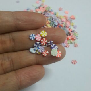 Nail đất sét