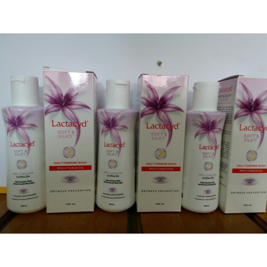 Dung dịch vệ sinh phụ nữ Lactacyd Soft & Silky