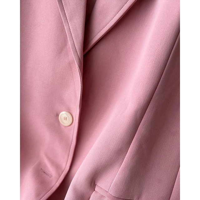 Váy kaki nâu kèm belt - blazer hồng oversize