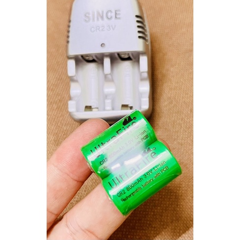 Bộ Pin xạc CR2 hiêu Ultrafire - pin có thể xạc lại + kèm adapter xạc, dùng cho máy ảnh film và máy ảnh instax mini