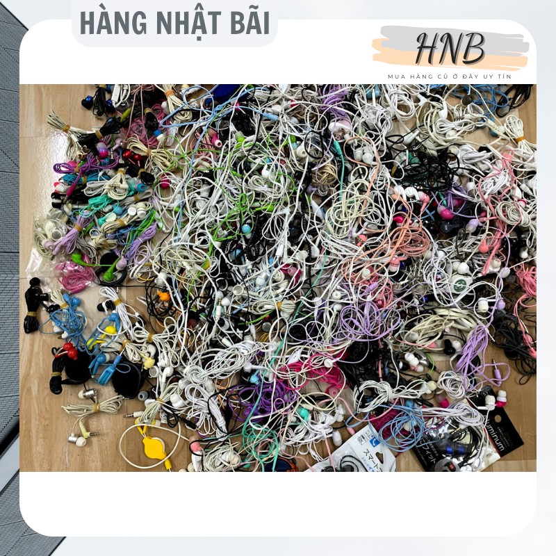 Tai nghe 2hand được bày bán trong siêu thị Nhật Bản