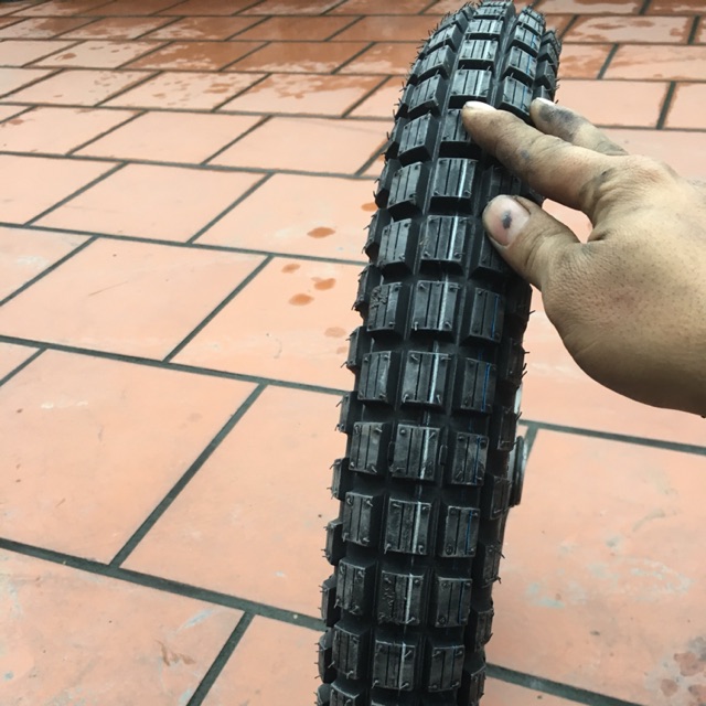 Lốp xe máy trống trơn trượt gai vuông KENDA Đài loan liên doanh VN dành cho vành 17'' (loại dùng săm).