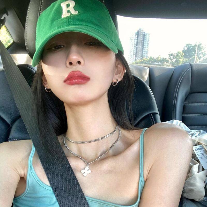 Mũ Lưỡi Trai In Chữ R Màu Trắng Xanh Lá Tươi Tắn Dễ Phối Đồ Cho Cặp Đôi