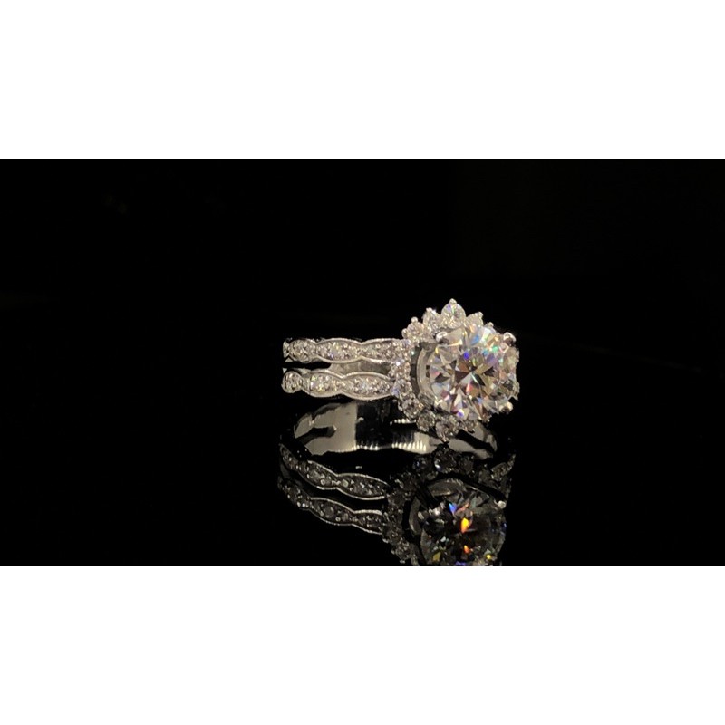 Nhẫn FULL Moissanite: Viên chủ Moissanite 7,2ly kiểm định+Viên tấm Moissanite; Chất liệu: Bạc mạ b.ạch k.im
