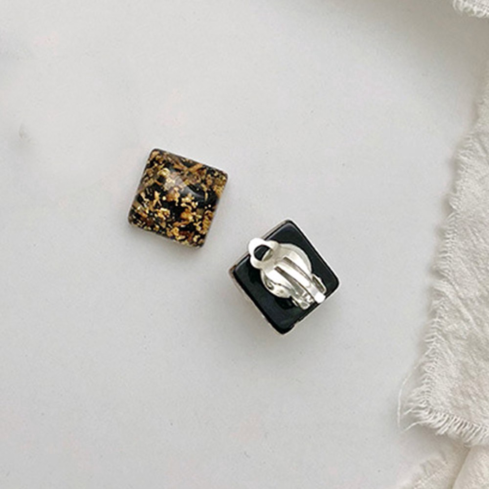 Đôi khuyên tai dạng kẹp không xỏ lỗ mặt hình vuông bằng nhựa resin nhiều màu tùy chọn dành cho bạn nữ